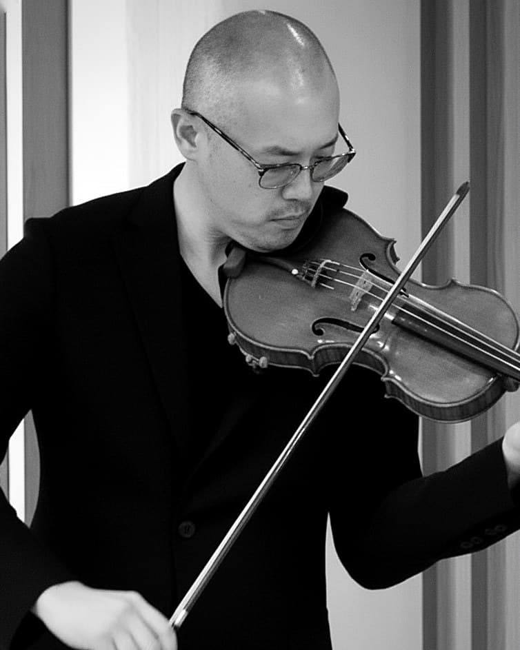 Baek Kim playing the violin